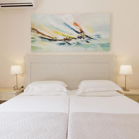 Beachfront Villa Victoras - With Private Beach Sidari  Bagian luar foto