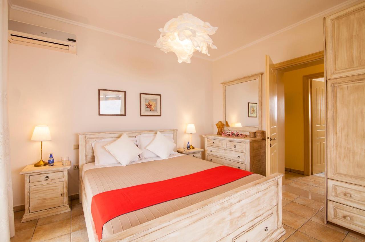 Beachfront Villa Victoras - With Private Beach Sidari  Bagian luar foto