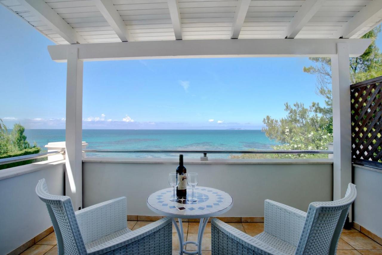 Beachfront Villa Victoras - With Private Beach Sidari  Bagian luar foto
