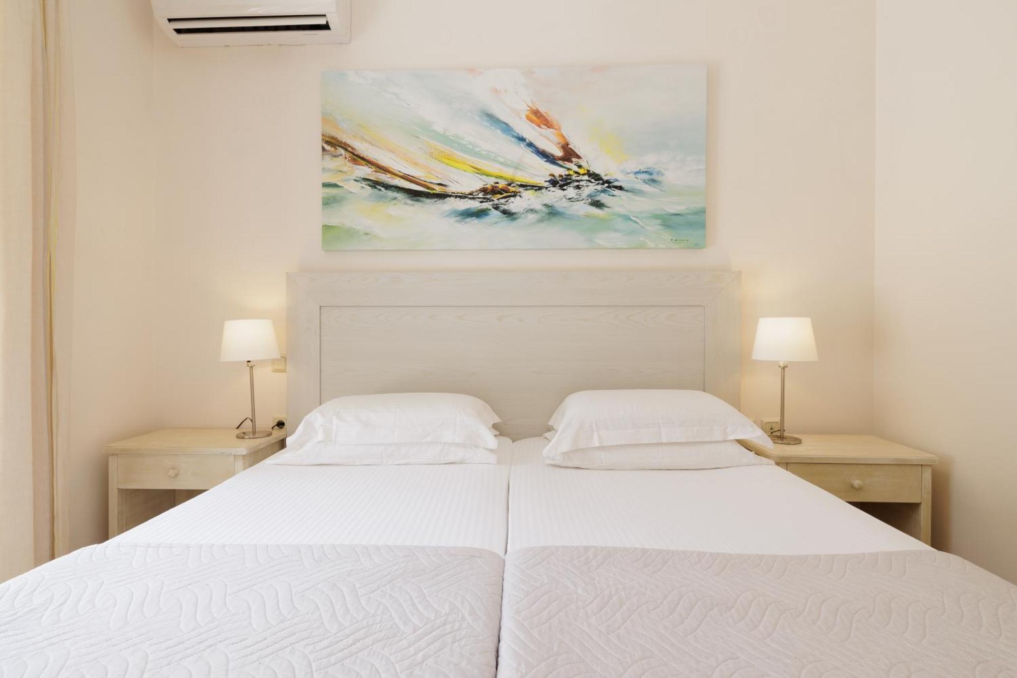 Beachfront Villa Victoras - With Private Beach Sidari  Bagian luar foto